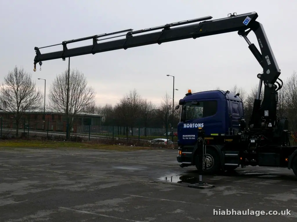 Rigid HIAB with its boom extended horizontally Rigid HIAB with its boom extended horizontally