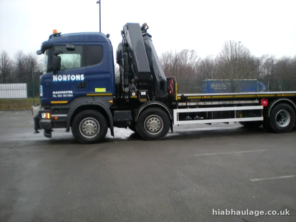 Rigid HIAB with a flatbed body, side profile Rigid HIAB with a flatbed body, side profile