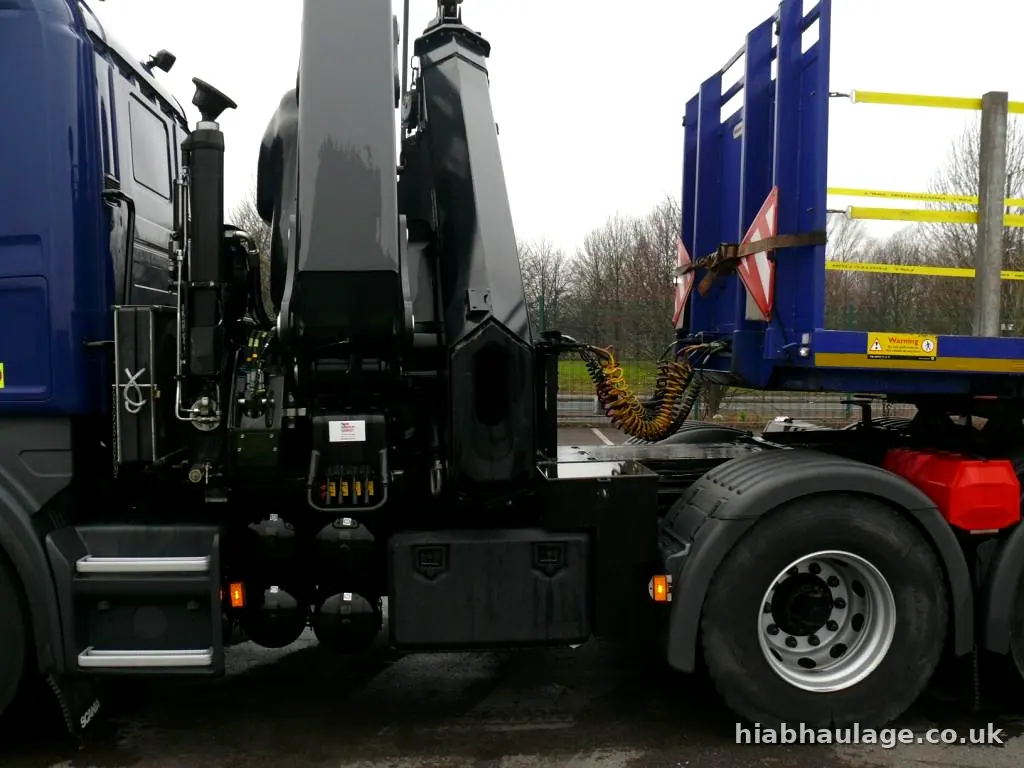 Tractor unit fitted with a HIAB column Tractor unit fitted with a HIAB column